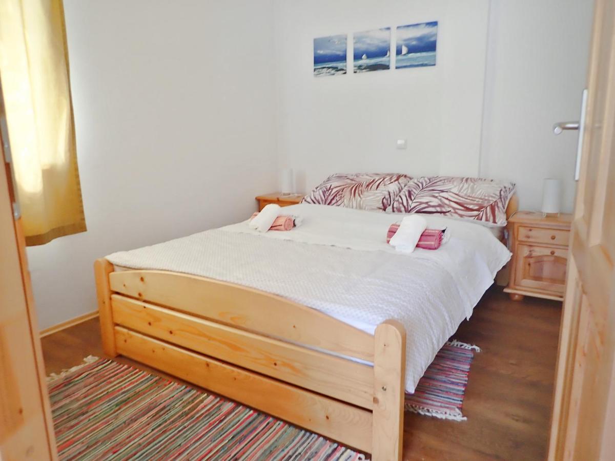 Apartment Maca Starigrad Paklenica Eksteriør billede